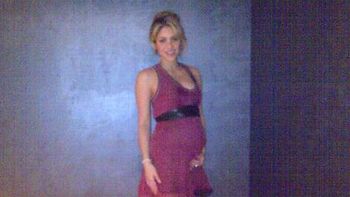 shakira mostro su pancita a traves de twitter shakira mostro su pancita a traves de twitter