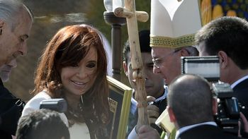 el saludo y el regalo de cristina kirchner al papa el saludo y el regalo de cristina kirchner al papa