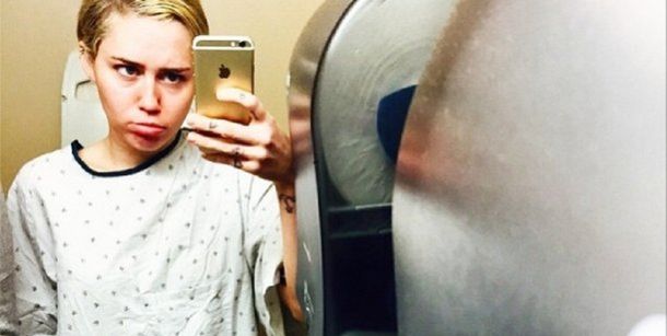 Miley Cyrus, hospitalizada tras sufrir corte en la muñeca por motivos desconocidos