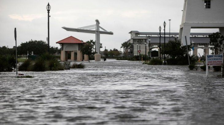 El huracán Ida pasó por Luisiana y dejó al menos un muerto