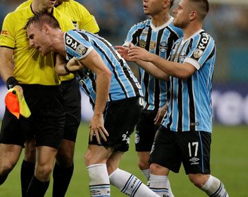 Bressan llora sobre el juez de línea