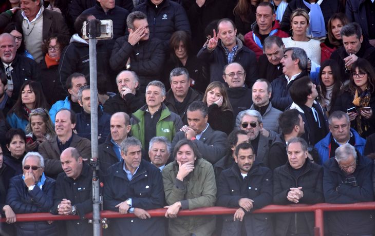 Cristina Kirchner estuvo acompañada por un gran número de referentes políticos en Arsenal