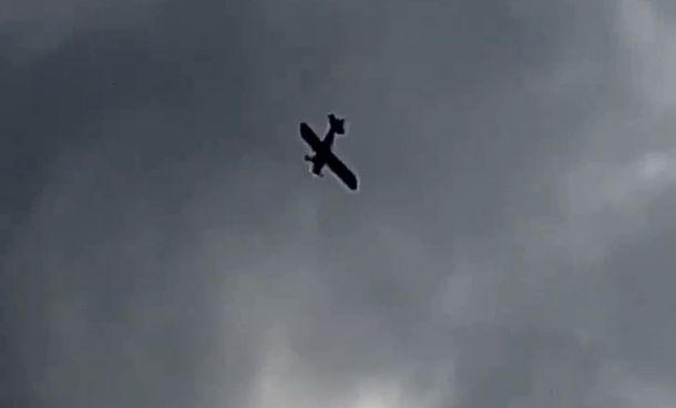 La cargadas a Boca no paran: una avioneta pasó relatando goles de River por el Conurbano