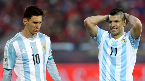 ¿Qué pasó en Chile? Agüero no sale de su casa y Messi evalúa renunciar