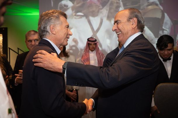 Tras varios meses de alejamiento, Guillermo Francos se abrazó con Mauricio Macri en un evento diplomático