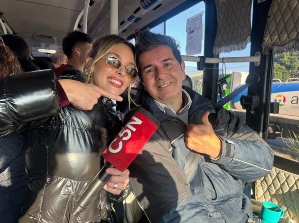 El chofer que conquista corazones en la línea 45: canta Luis Miguel y es viral