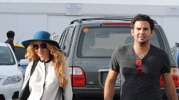 Paulina Rubio descubrió que su novio le es infiel. Paulina Rubio descubrió que su novio le es infiel.