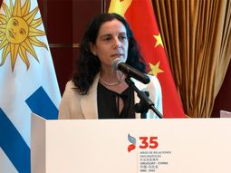 La ministra de Economía y Finanzas, Azucena Arbeleche, destacó la posibilidad de que inversores chinos apuesten al país. La ministra de Economía y Finanzas, Azucena Arbeleche, destacó la posibilidad de que inversores chinos apuesten al país.