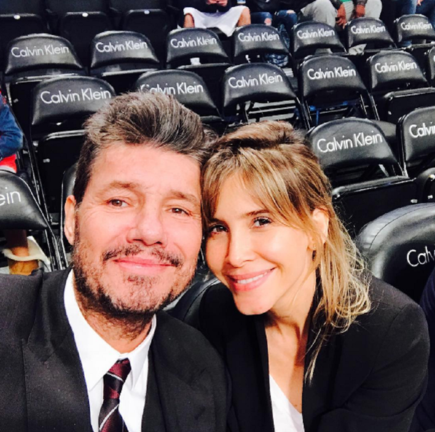 El conductor y su mujer en la Kiss Cam