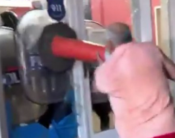 Villa Madero: vecinos atacaron una comisaría y a un móvil televisivo