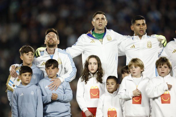La emoción de Lionel Messi en el Himno Nacional, en su despedida por Eliminatorias en suelo argentino