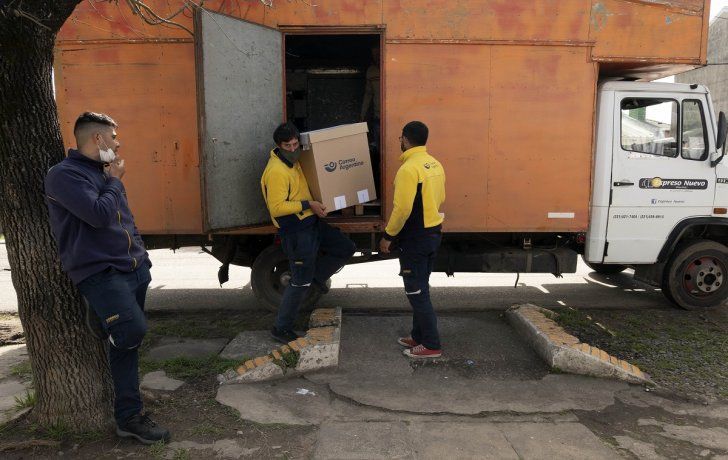 Arrancó la distribución de urnas en todo el país