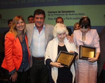 El Senado bonaerense distinguió a la madre y la hermana de Cristina