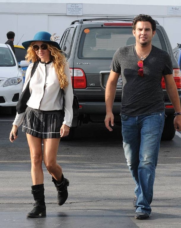 Paulina Rubio descubrió que su novio le es infiel.