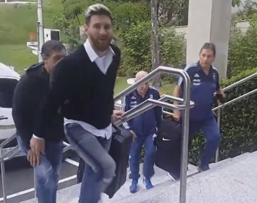 Con una sonrisa, el 10 ya está en tierras brasileñas