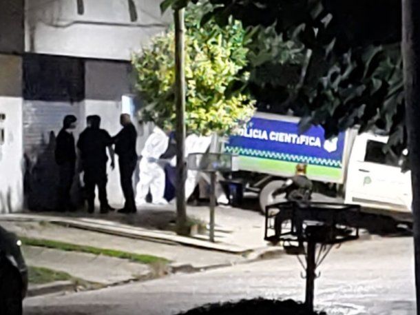 Moreno: una mujer encontró muerto y maniatado a su marido comerciante dentro del local