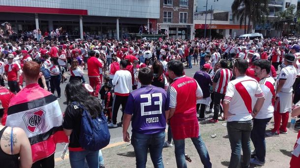 En medio del misterio, abrieron las puertas del estadio Monumental