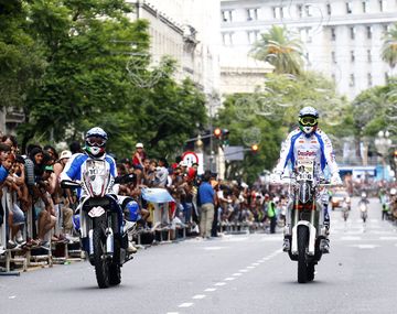Una multitud argentina sigue al Dakar en cada uno de sus pasos