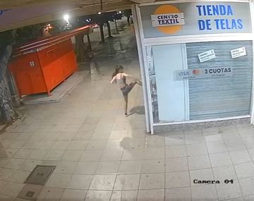 Mar del Plata: una mujer rompió una vidriera