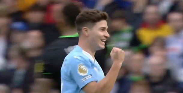 El golazo de Julián Álvarez para el triunfo del Manchester City ante el Brighton