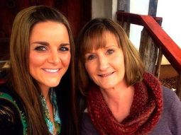 Kristen Lindsey (izquierda). Kristen Lindsey (izquierda).