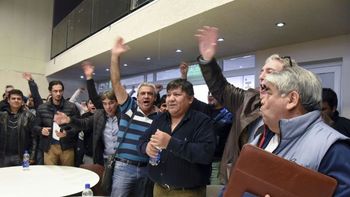 los petroleros ratificaron el paro por 48 horas y amenazan con extenderlo los petroleros ratificaron el paro por 48 horas y amenazan con extenderlo