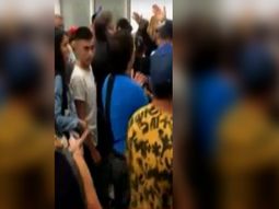 Los familiares de las chicas arremetieron contra los efectivos de seguridad del aeropuerto