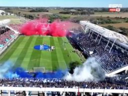 Tremendo recibimiento de Vélez y Argentinos en San Nicolás