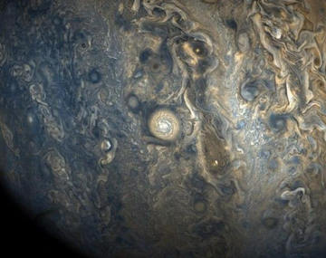 El estresante plan de la NASA para recuperar fotografías dañadas en el espacio