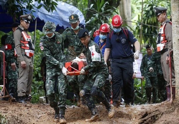Se reanudó el rescate en la cueva de Tailandia: sacaron a otros cuatro chicos
