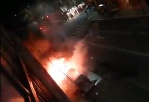 Quemacoche en Palermo incendió un contenedor y tres autos