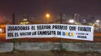 El duro pasacalle contra los jugadores de Boca. El duro pasacalle contra los jugadores de Boca.