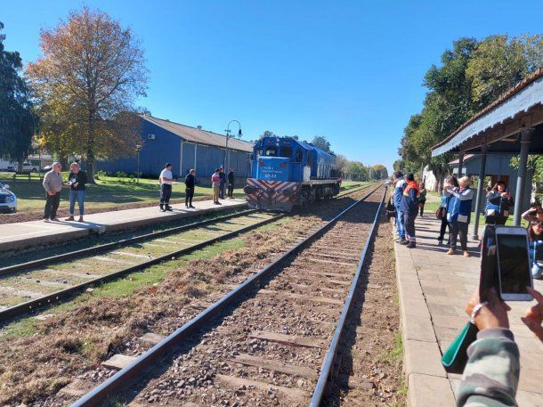 Alberto Fernández pone en marcha un tren que no funciona desde hace 45 años