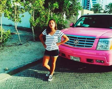 Jana se pasea en una lujosa camioneta: ¿Se la regaló Diego?