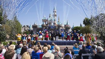 demandan a disney por reemplazar trabajadores locales por inmigrantes demandan a disney por reemplazar trabajadores locales por inmigrantes