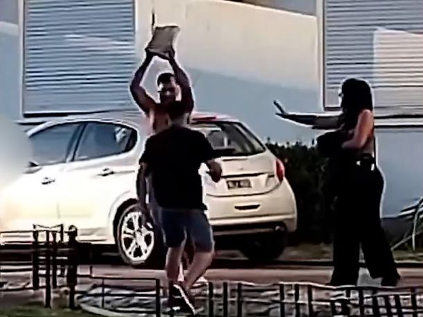 Morón: dos vendedores ambulantes se le insinuaron a su pareja y los boxeó a ambos