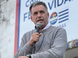 Yamandú Orsi, precandidato a presidente por el Frente Amplio. Yamandú Orsi, precandidato a presidente por el Frente Amplio.