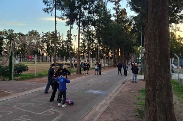 Tragedia en Castelar: se desplomó y murió un chico de 19 años en pleno partido de fútbol