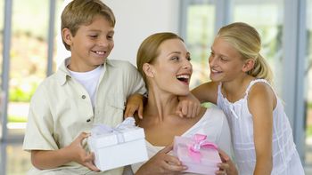 dia de la madre: en 80 ciudades, los regalos se podran comprar todos los dias en 12 cuotas sin interes dia de la madre: en 80 ciudades, los regalos se podran comprar todos los dias en 12 cuotas sin interes