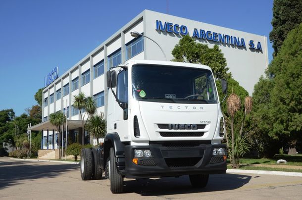 Ahora le llegó el turno a Iveco: suspendieron a 900 trabajadores