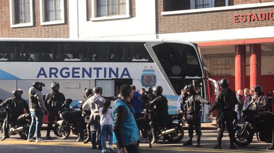 VIDEO: Así llegó la Selección a Huracán para la práctica a puertas abiertas