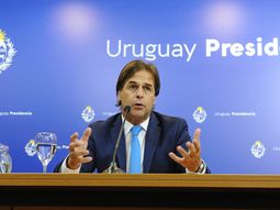 Lacalle Pou descartó una política de cero kilo en la frontera con Argentina. Lacalle Pou descartó una política de cero kilo en la frontera con Argentina.