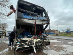Tragedia en la ruta 11: revelan la identidad de los tres fallecidos del accidente entre un micro y un camión