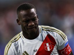 Alerta en Boca: Perú confirmó la lesión de Luis Advíncula