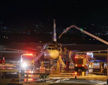 Pánico en Corea del Sur por el incendio de un avión antes de despegar