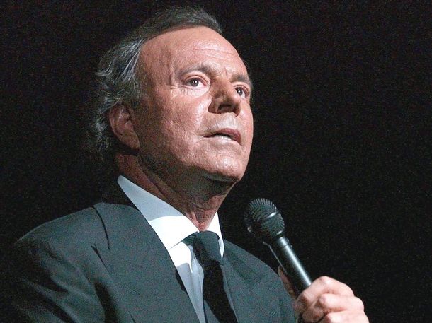 Julio Iglesias quiere frenar la investigación en España: así lo aseguró su defensa