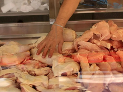 La suprema subió entre 40 y 50 pesos por kilo, mientras que el pollo entero 5 pesos por kilo. La suprema subió entre 40 y 50 pesos por kilo, mientras que el pollo entero 5 pesos por kilo.