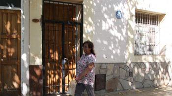 En la calle General Paz, a media cuadra de la plaza Santa Lucía, se encuentra la casa donde jugaron al juego de la copa. Foto: gentileza Diario de Cuyo. En la calle General Paz, a media cuadra de la plaza Santa Lucía, se encuentra la casa donde jugaron al juego de la copa. Foto: gentileza Diario de Cuyo.