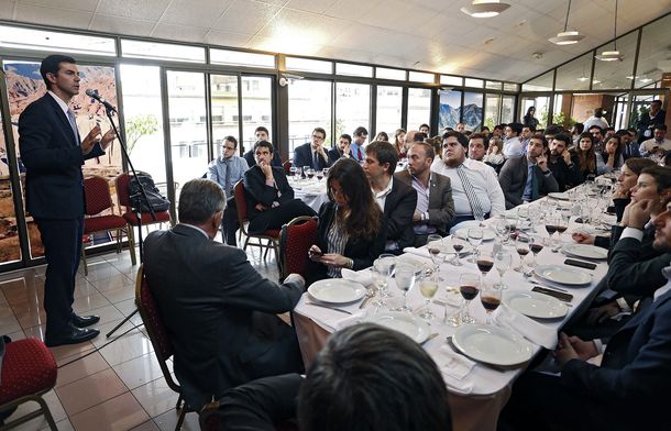 Juan Manuel Urtubey con estudiantes de la FURP