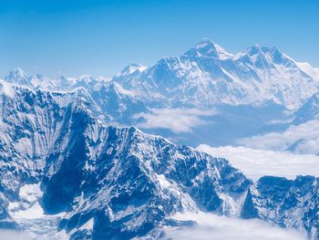 De no creer: el Everest sigue creciendo y es casi un metro más alto de lo que se pensaba